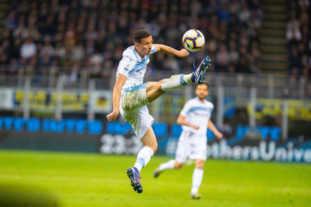 全市场:巴萨、曼城和拜仁都有意拉齐奥中卫费