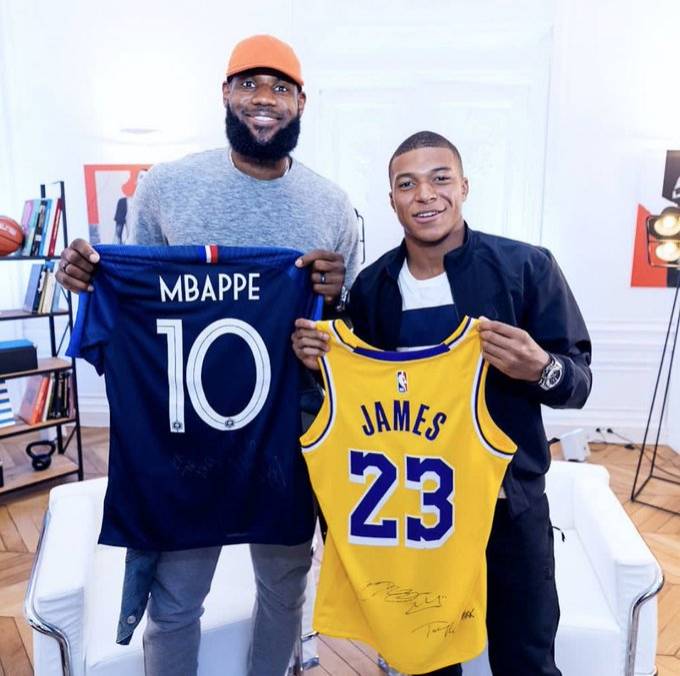 忘年之交!姆巴佩为詹姆斯庆生:国王生日快乐